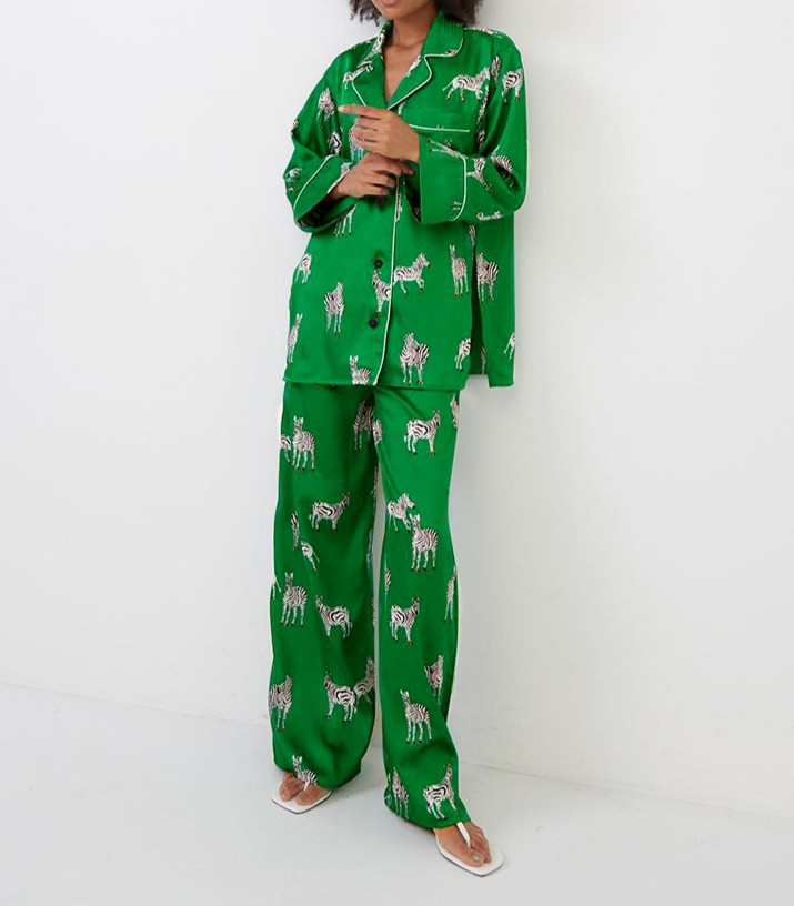 3429256157_zhenskaya-pizhama-model